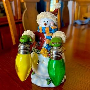 Snowman magnetic Salt and Pepper Shaker Holder